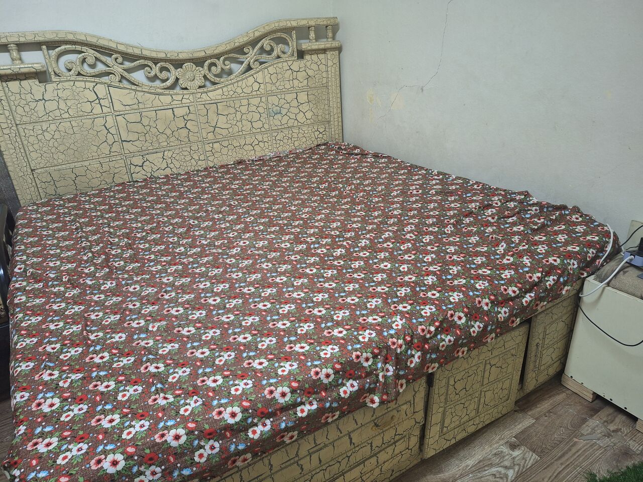 Umm Al Hamam, Furniture, SAR 400,  Bed Dabble  & Coppot Almira