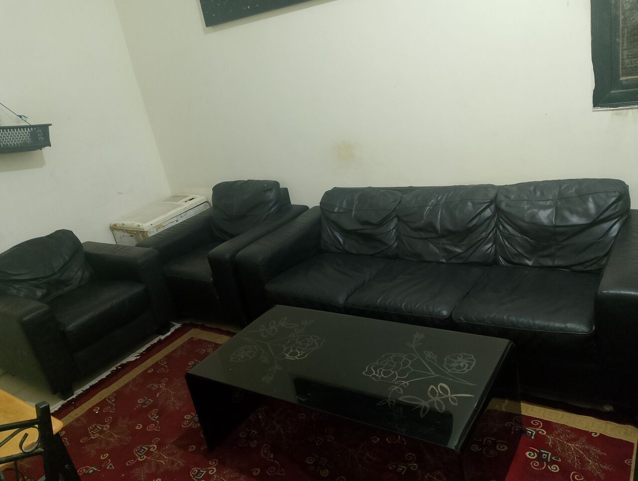 Jeddah, Furniture, SAR 450,  Urgent Sale &ndash; Excellent Condition Leather Sofa Set (3 Pieces) & Other Items