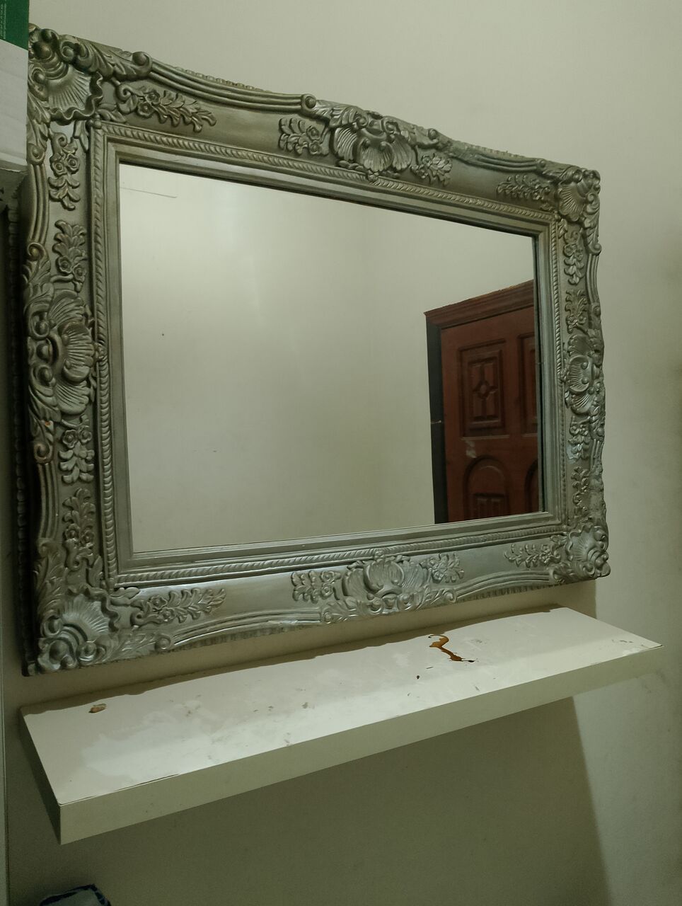 Jeddah, Furniture, SAR 450,  Urgent Sale &ndash; Excellent Condition Leather Sofa Set (3 Pieces) & Other Items