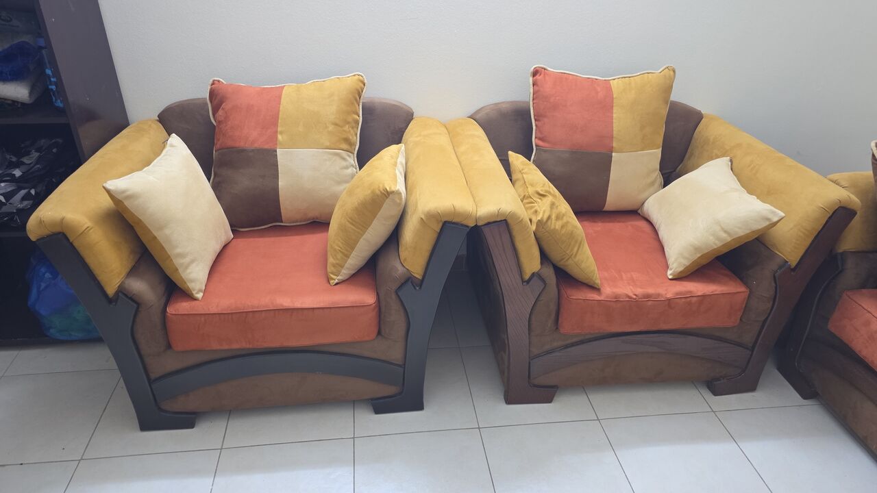 Al Malaz, Furniture, SAR 800,  7 Seater Sofa Like New For 800 Sar