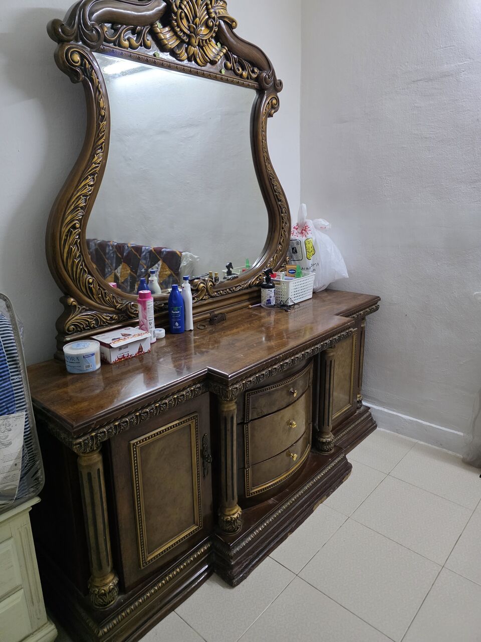Al Malaz, Furniture, SAR 500,  King Size Bed Without Mattress, TV Unit, Wardrobe & Dressing Table