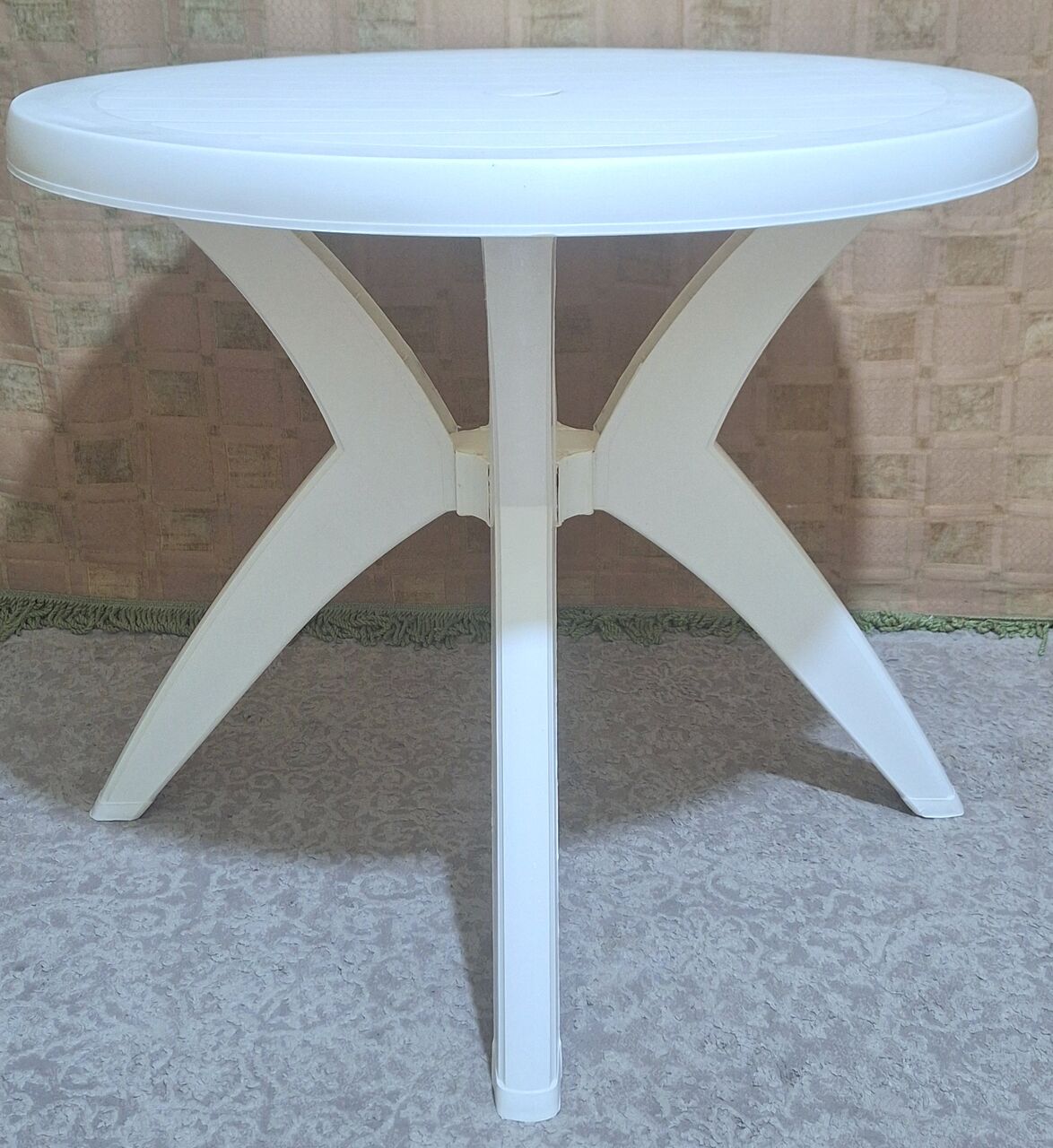 Riyadh, Furniture, SAR 60,  Round White Plastic Table.