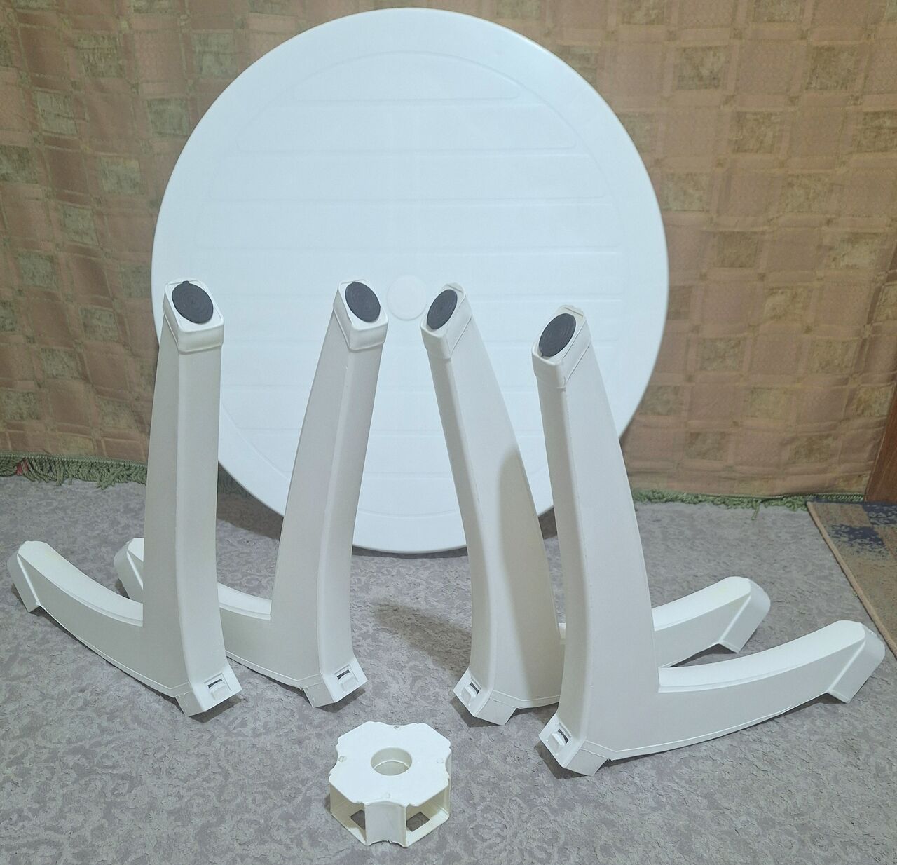 Riyadh, Furniture, SAR 60,  Round White Plastic Table.