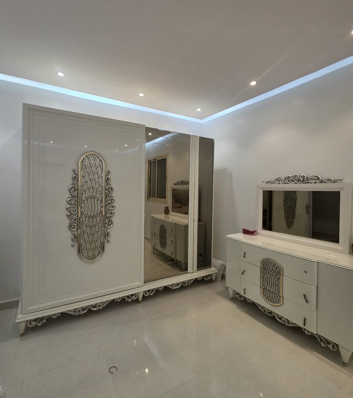Al Narjis, Furniture, SAR 4600,  Luxury Bedroom Furniture Set &ndash; Elegant Ivory & Gold Finish &ndash; Riyadh