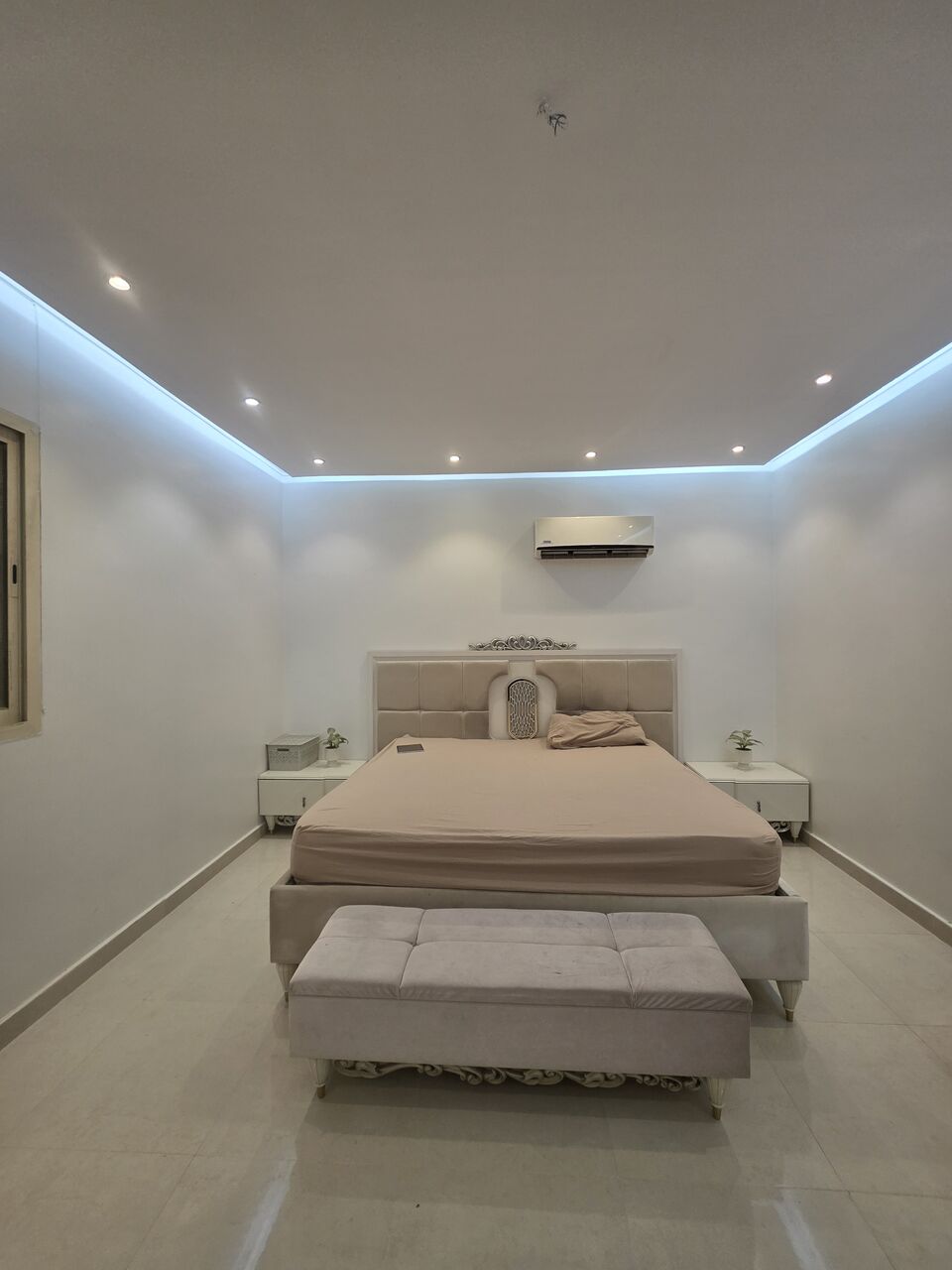 Al Narjis, Furniture, SAR 4600,  Luxury Bedroom Furniture Set &ndash; Elegant Ivory & Gold Finish &ndash; Riyadh