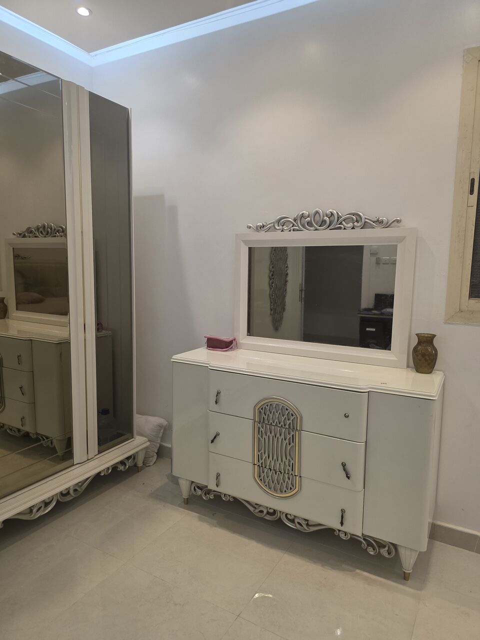 Al Narjis, Furniture, SAR 4600,  Luxury Bedroom Furniture Set &ndash; Elegant Ivory & Gold Finish &ndash; Riyadh