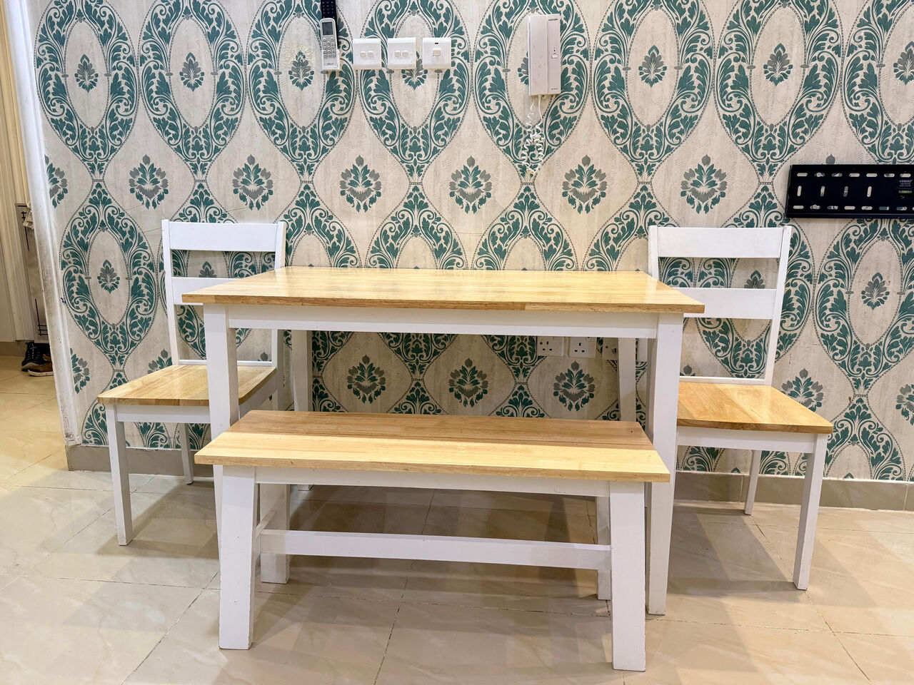 Riyadh, Furniture, SAR 490,  FOR SALE: HOMEBOX 4-SEATER DINING TABLE SET