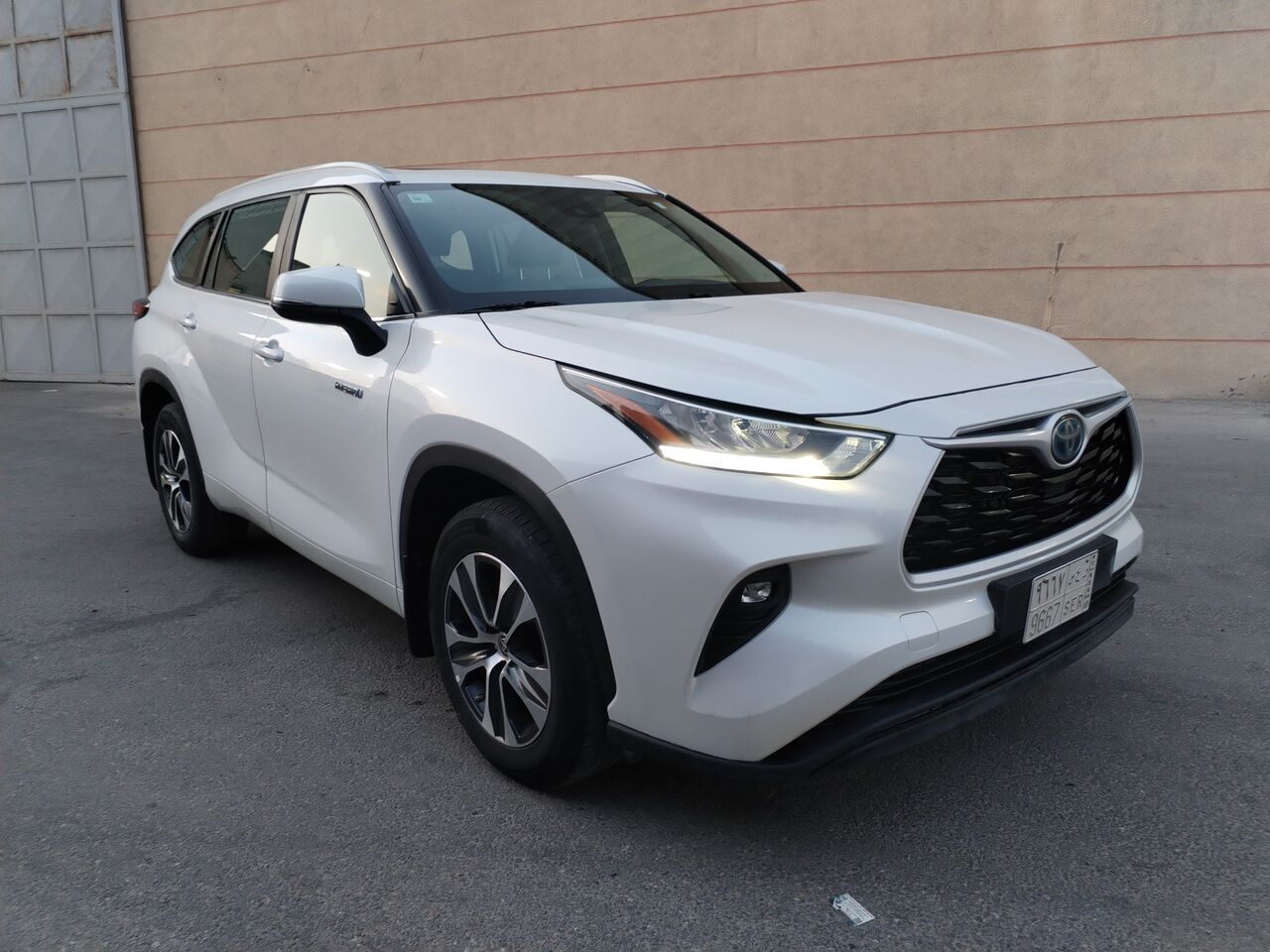 Dammam, Vehicles, Cars & Trucks , SAR 118000,  Toyota Highlander Hybrid,  2023,  Automatic,  68000 KM,  Toyota Highlander  GLE