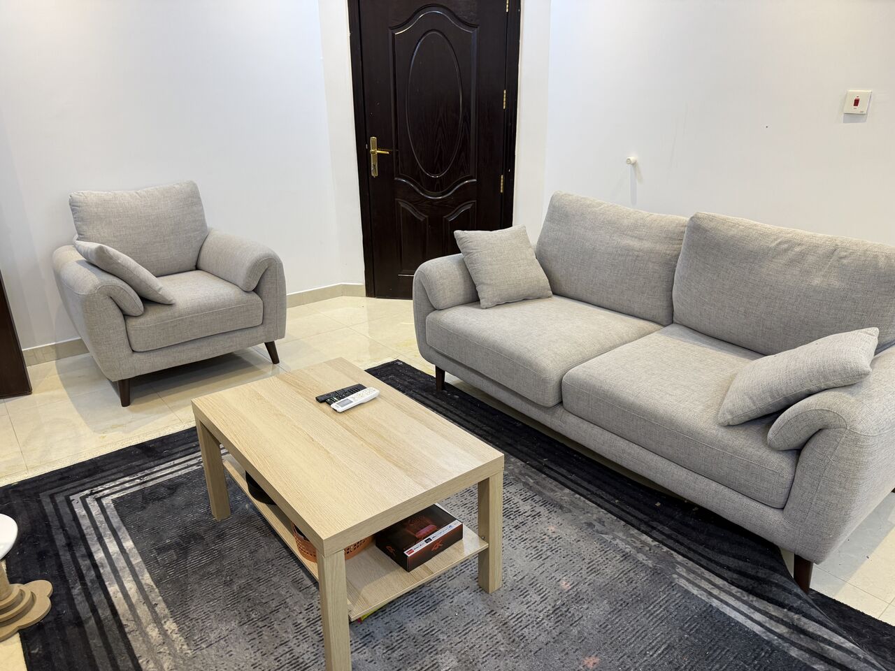 Dammam, Furniture, SAR 1200,  Six Seaters Living Room Set With A Coffee Table And A 2 X3 M Rug