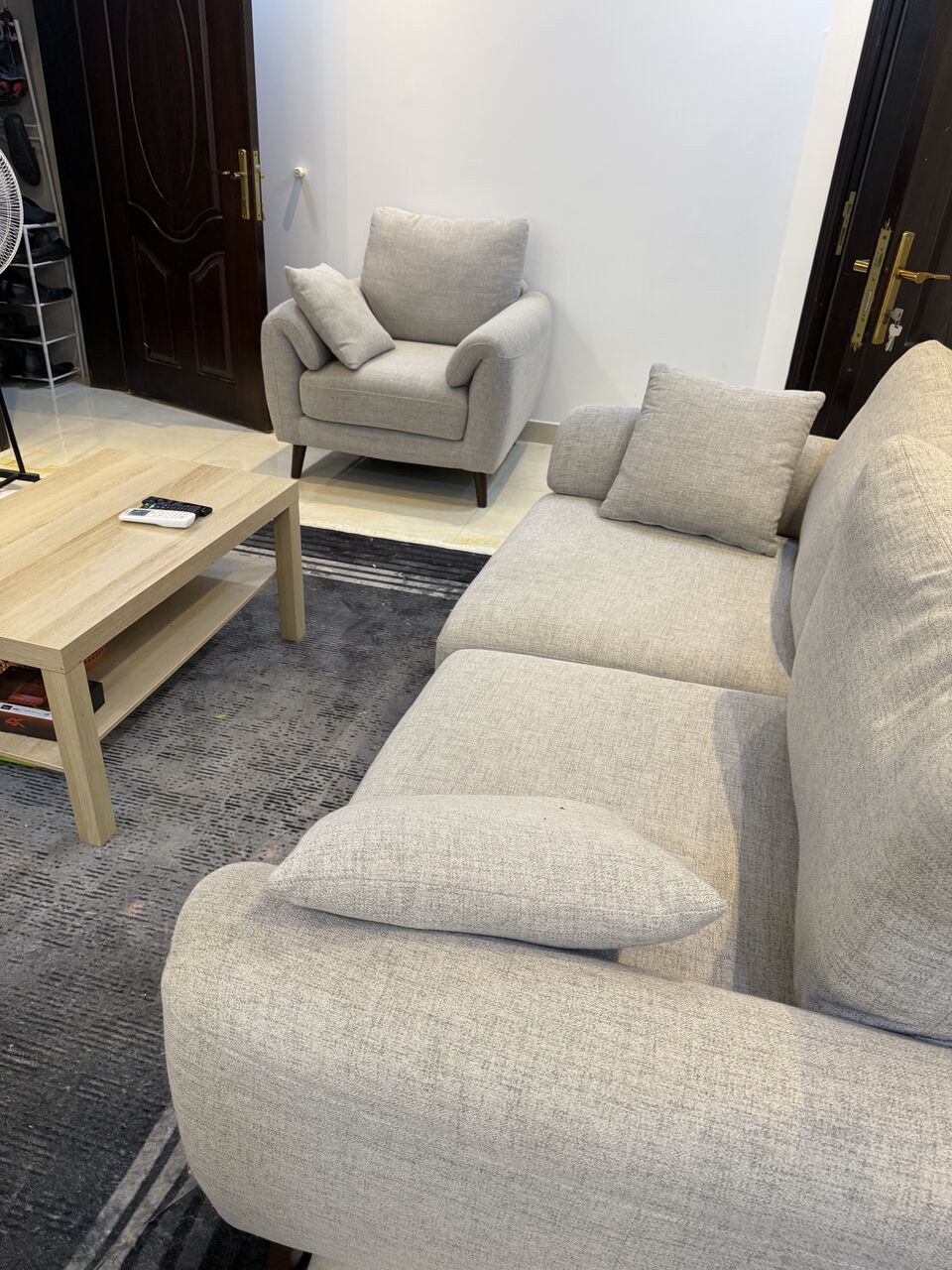 Dammam, Furniture, SAR 1200,  Six Seaters Living Room Set With A Coffee Table And A 2 X3 M Rug