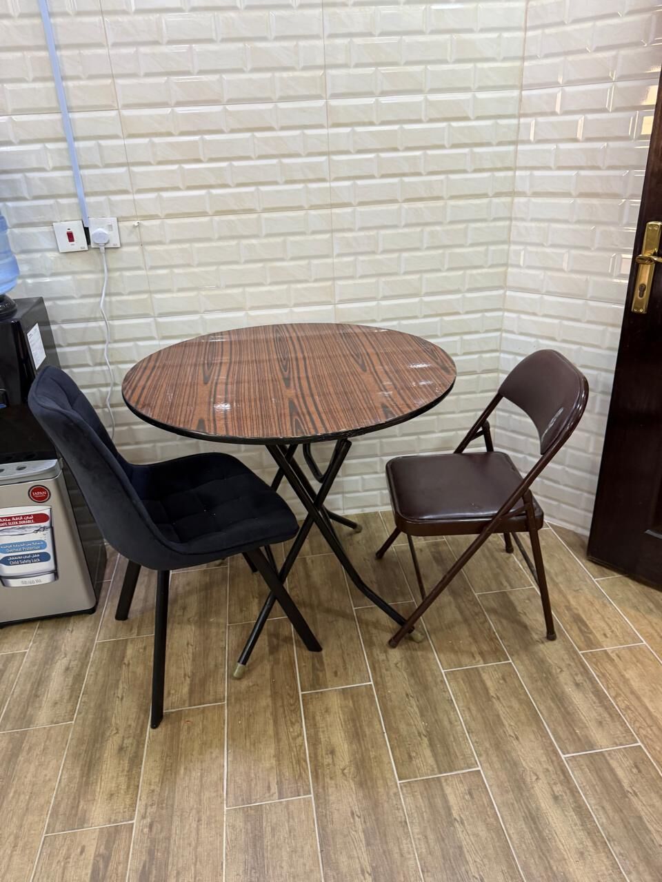 Dammam, Furniture, SAR 50,  A Round Folding Kitchen Table With Two Chairs